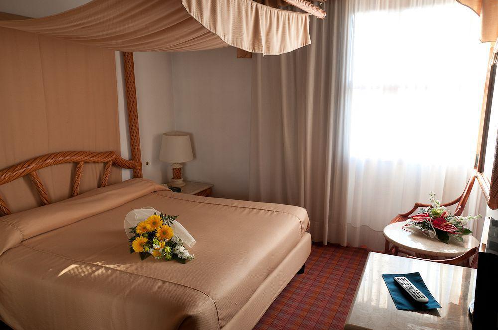 Hotel Villa Isabela SantʼAngelo Exteriör bild